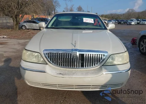 2006 Lincoln Town Car Designer Series z USA, uszkodzony, nr VIN 1LNHM83V56Y620801
